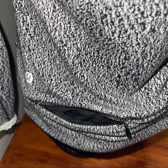 Lululemon Rush Hour 1/2 Zip size 6 ❤️ - Picture 7 of 10